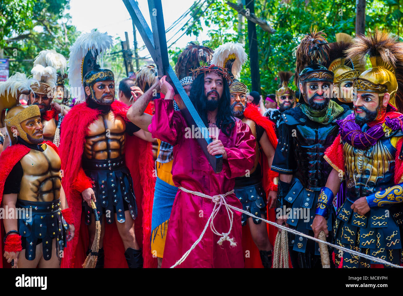 Partecipanti al festival di Moriones nell'isola di Marinduque BOAC nelle Filippine. Foto Stock