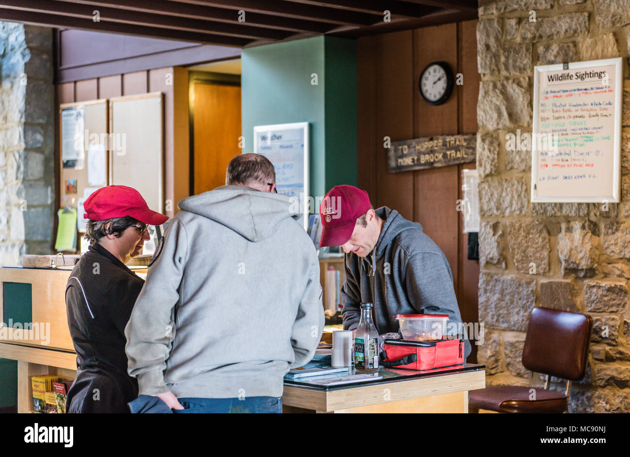 Quote di guida informazioni di trail a Mount Greylock Visitor Centre in Lanesboro, Massachusetts. Foto Stock