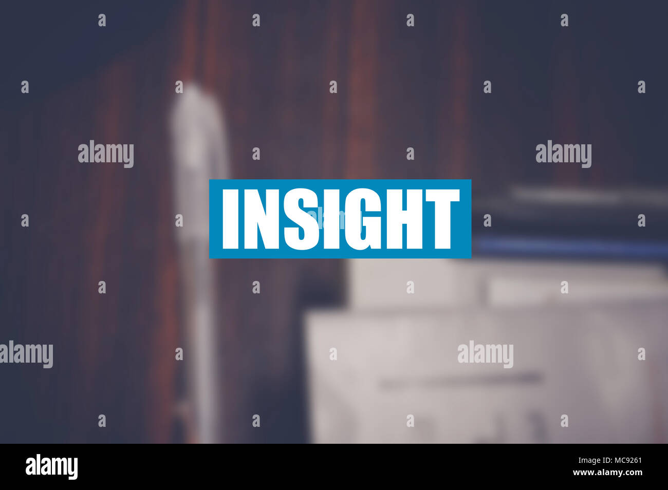 Insight parola con business sfocatura sullo sfondo Foto Stock