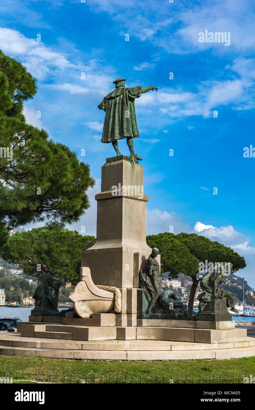 Vista al monumento a Cristoforo Colombo a Rapallo, Italia Foto Stock