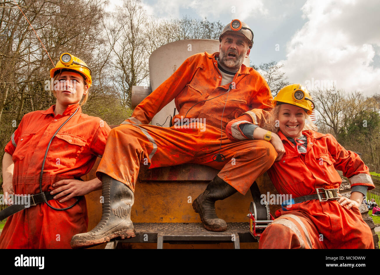 L-R Fin Williams, Giles Re, Grazia Selwood di Golden Tree productions di supporto del motore Man evento presso il Bliss colline, Telford Aprile 2018 Foto Stock