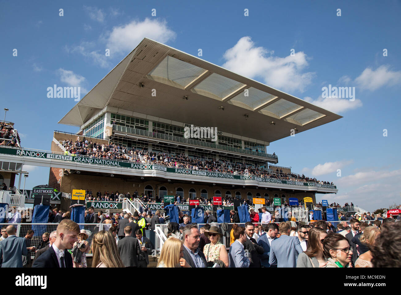 The Princess Royal stand presso l'Ippodromo di Aintree di Liverpool, in Inghilterra, durante il giorno della gara. Foto Stock
