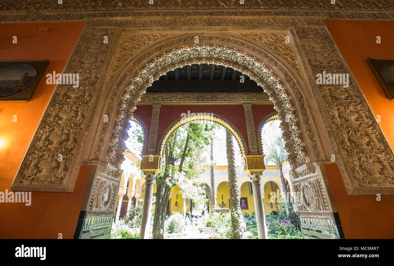 Siviglia, in Andalusia, Spagna, 24 maggio 2017 : gli interni e i dettagli del Palacio de las Duenas, 24 maggio 2017, a Siviglia, in Andalusia, Spagna Foto Stock