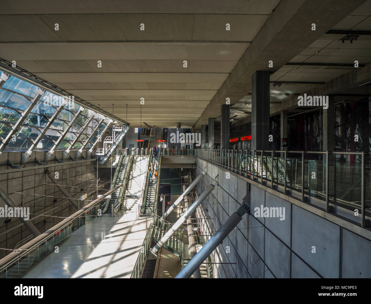 Bilbao, Paesi Baschi, Ottobre 08, 2017, la stazione e l'accesso alla metropolitana di Bilbao Foto Stock