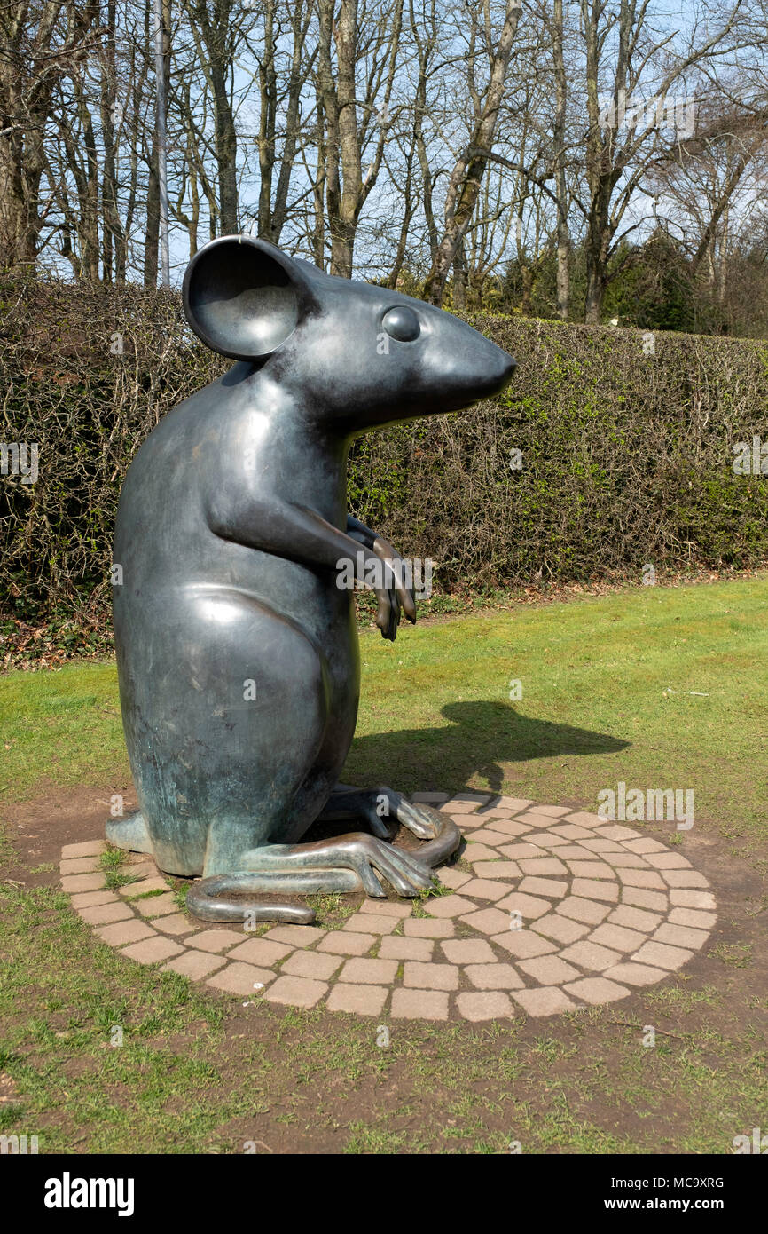 Statua del mouse sul poeta la via che conduce a Burns cottage in Alloway, Ayrshire, in Scozia, Regno Unito Foto Stock