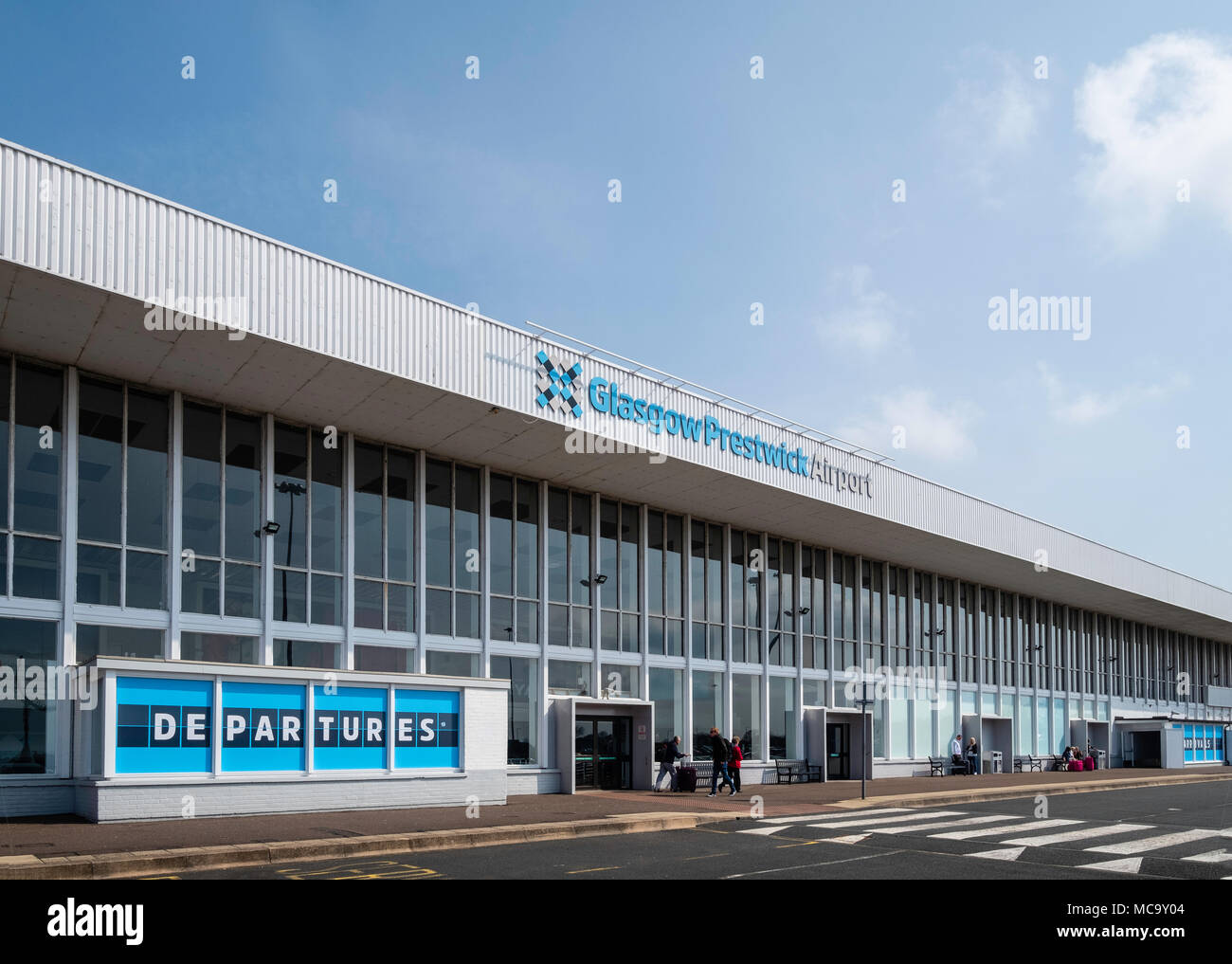 Esterno del terminale passeggeri all'Aeroporto di Prestwick in Ayrshire, in Scozia, Regno Unito Foto Stock