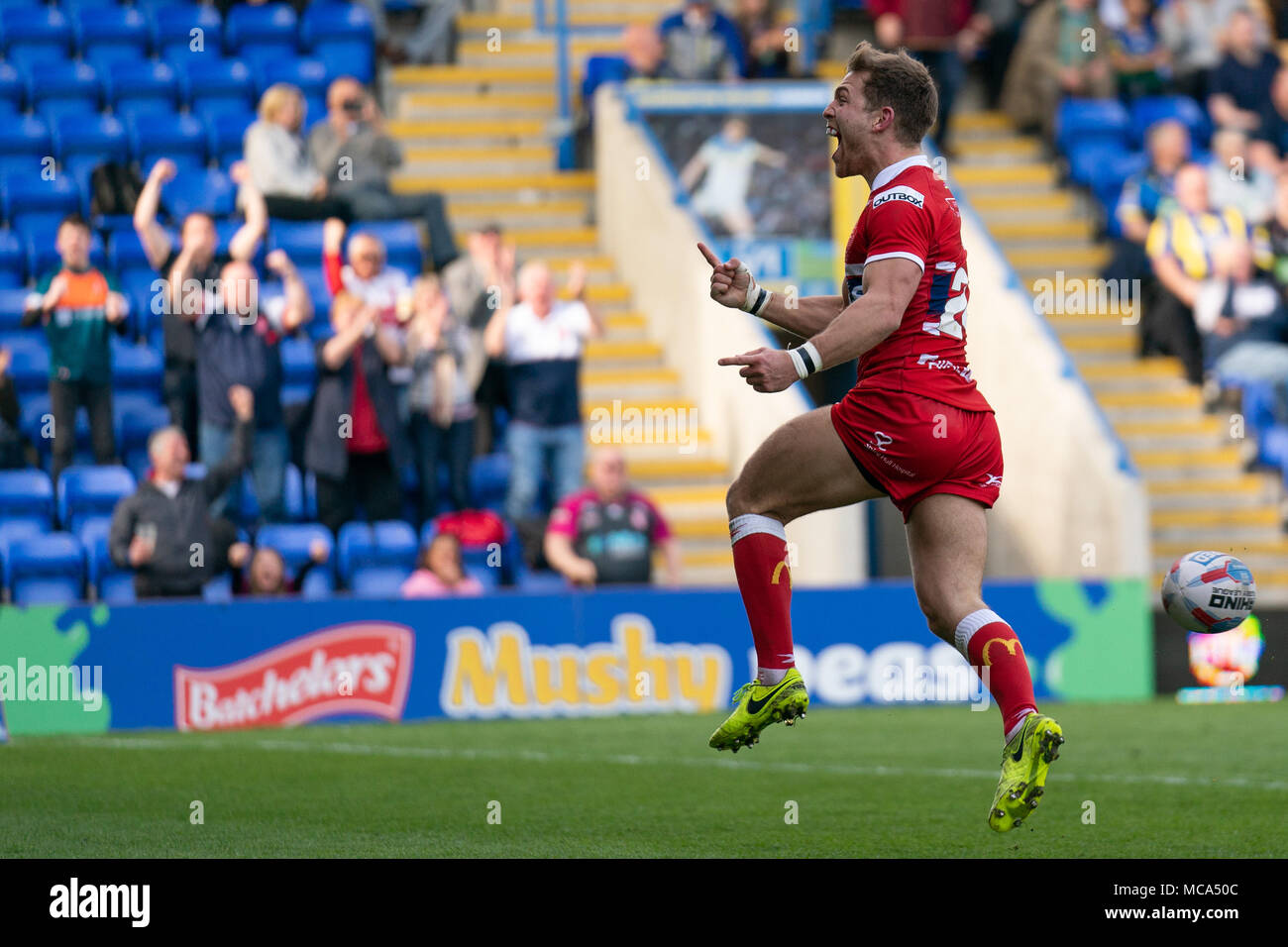 Scafo's Chris Atkin celebra con un punteggio provare il 14 aprile 2018 , la Halliwell Jones Stadium Mike Gregorio modo, Warrington, WA2 7NE, Inghilterra; Betfred Super League Rugby, Round 11, Warrington lupi v Hull Kingston Rovers Foto Stock