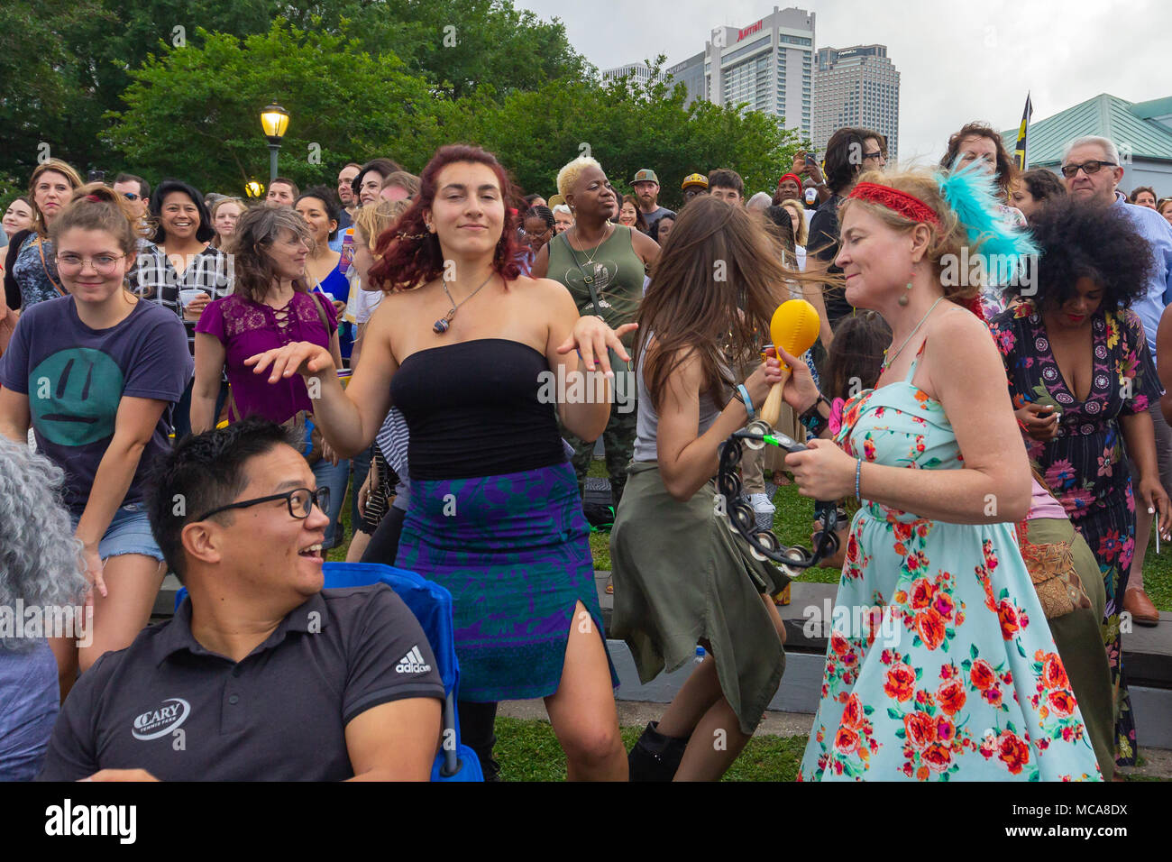 New Orleans, Stati Uniti d'America. Xiii Apr, 2018. 2018 French Quarter Festival di New Orleans, LA calci fuori il 12 aprile con oltre 20 stadi sparsi sul fiume a piedi e le strade del quartiere francese. Credito: Tom Pumphret/Alamy Live News Foto Stock