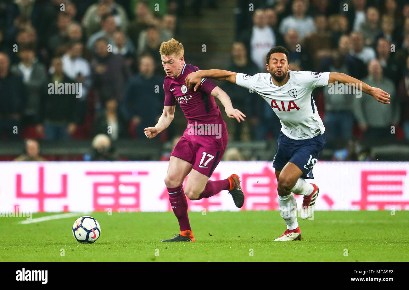 Londra, Regno Unito. Xiv Apr, 2018. Mousa Dembele del Tottenham Hotspur e Kevin De Bruyne del Manchester City durante il match di Premier League tra Tottenham Hotspur e il Manchester City a Wembley Stadium il 14 aprile 2018 a Londra, Inghilterra. (Foto di John Rainford/phcimages. Credito: Immagini di PHC/Alamy Live News Foto Stock