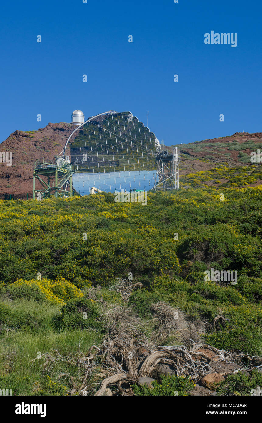Il telescopio MAGIC in Osservatorio di Roque de los Muchachos, La Palma, Isole canarie, Spagna. Il telescopio MAGIC può rivelare molto elevata energia di raggi gamma Foto Stock