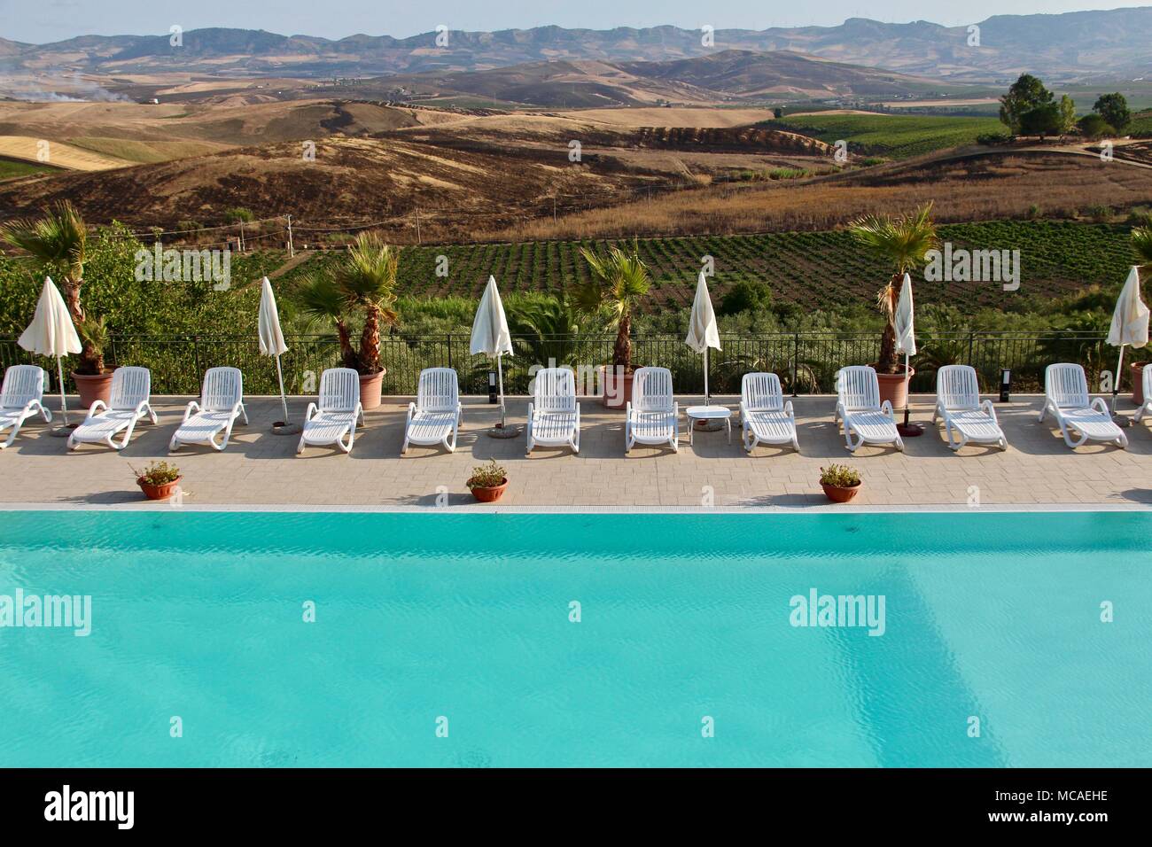 Vigneti italiani e la piscina Foto Stock