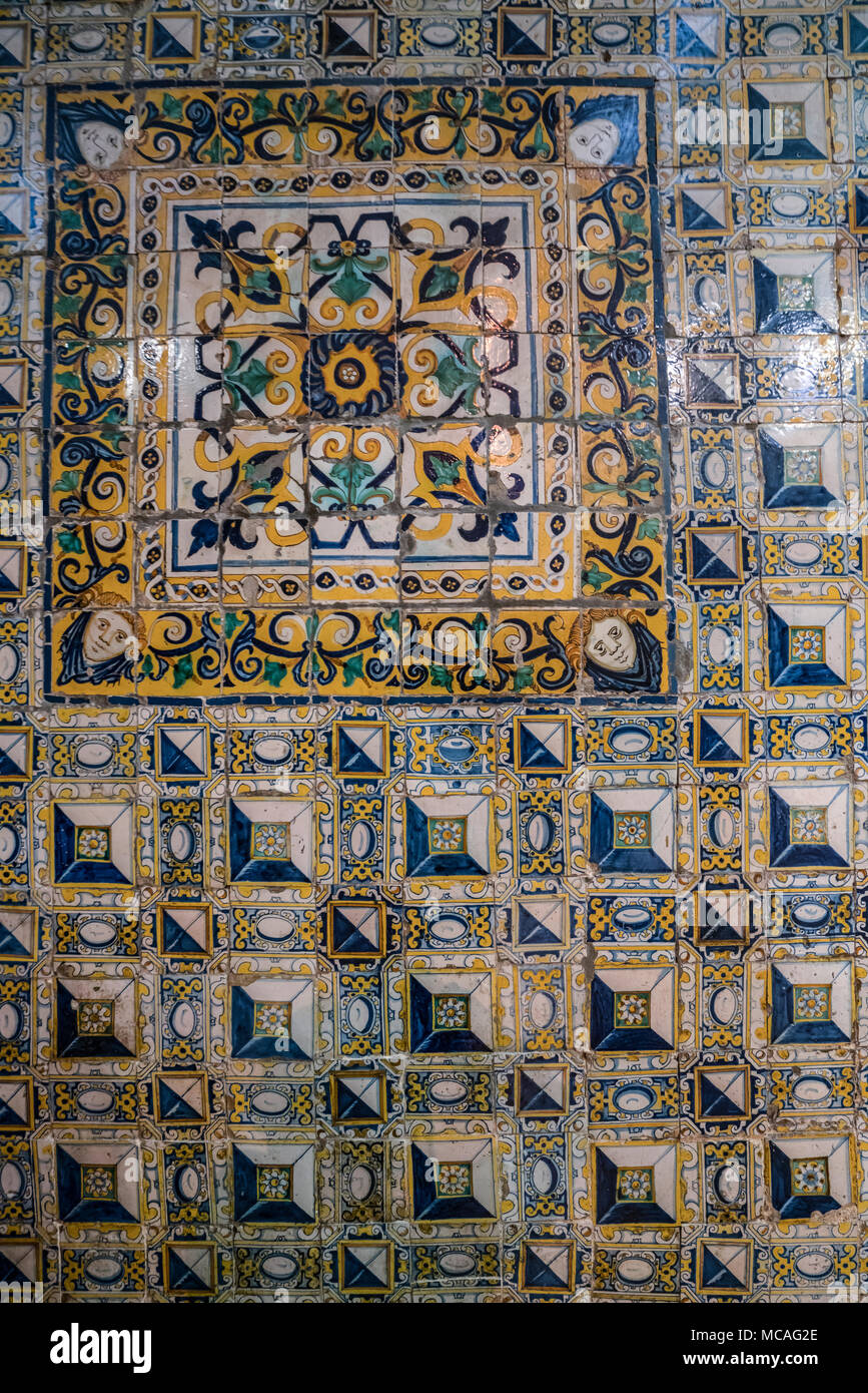 Una vista dell'Azulejos all'interno di Sao Roque chiesa di Lisbona, Portogallo Foto Stock