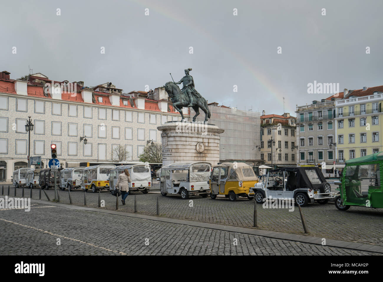 La statua di re Giovanni I in Piazza Figueira a Lisbona, Portogallo Foto Stock