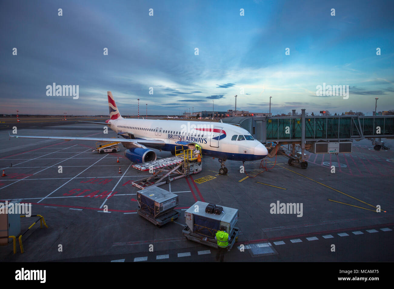 British Airways piano prima di decollare in corrispondenza di Vaclav Havel aeroporto,Praga Foto Stock