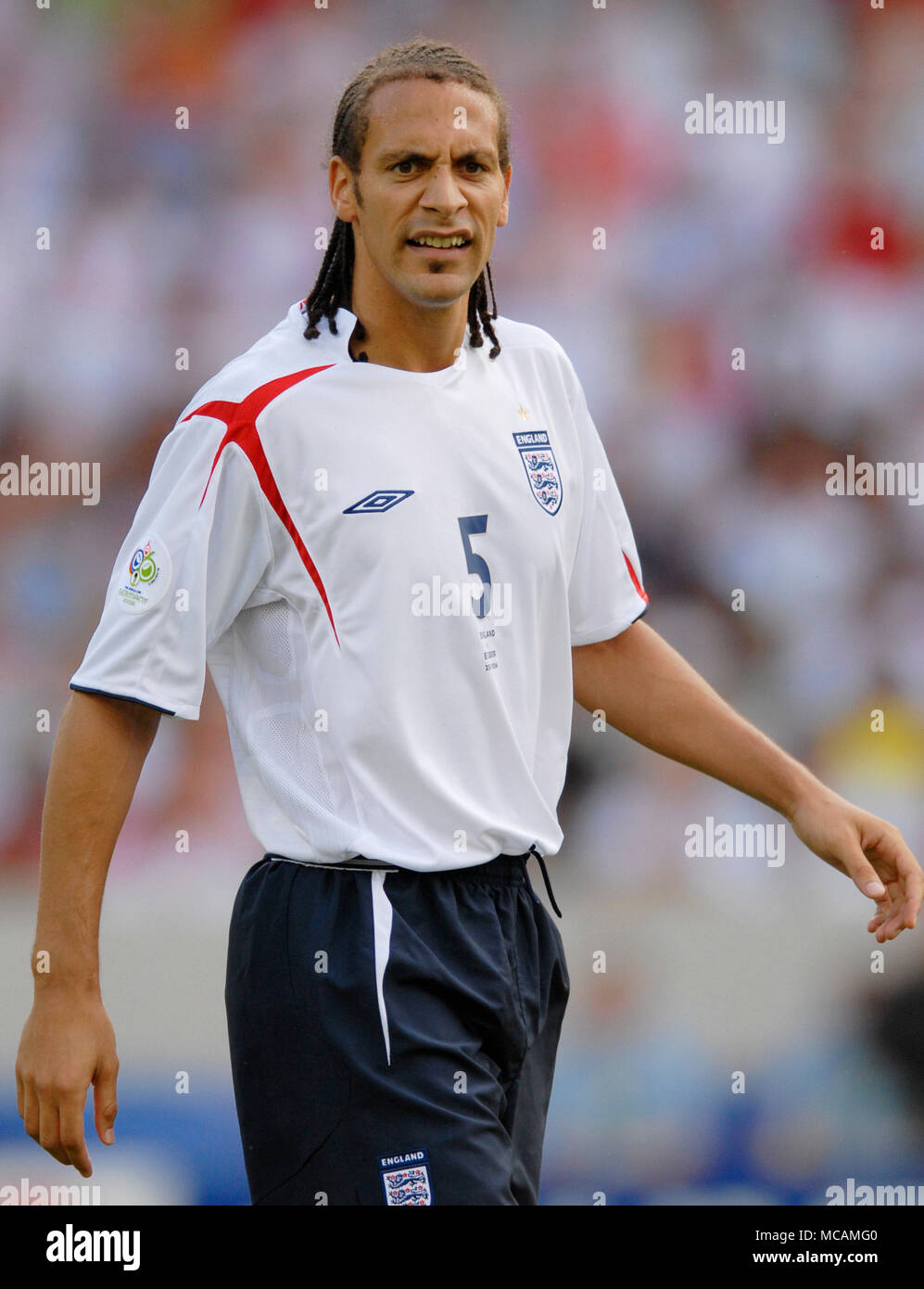 Gottlieb-Daimler-Stadion Stuttgart Germania 25. 06. 2006 FIFA World Cup Round di 16, Inghilterra vs Ecuador 1:0 --- Rio Ferdinand (ITA) Foto Stock