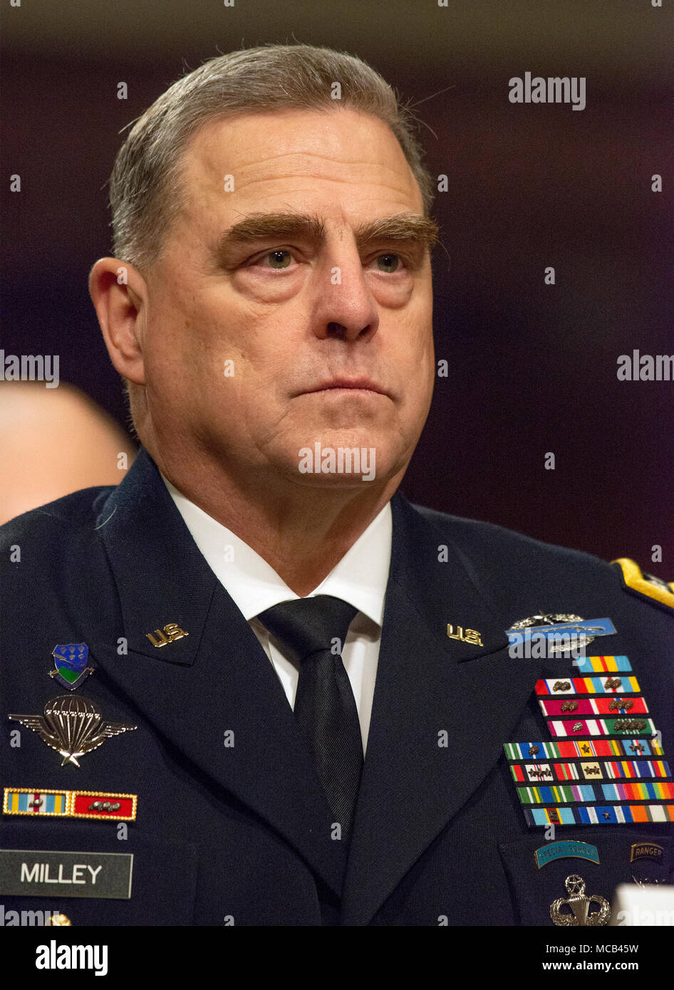 Esercito degli Stati Uniti generale Mark A. Milley, Capo di Stato Maggiore dell esercito, viene visualizzato prima il Senato degli Stati Uniti Comitato sui servizi armati per dare testimonianza "sulla postura del dipartimento dell'esercito nel riesame della difesa la richiesta di autorizzazione per l'anno fiscale 2019 e il futuro programma di difesa' sul colle del Campidoglio di Washington il giovedì 12 aprile, 2018. Credito: Ron Sachs/CNP · nessun filo servizio · Foto: Ron Sachs/consolidato Notizie Foto/Ron Sachs - CNP Foto Stock