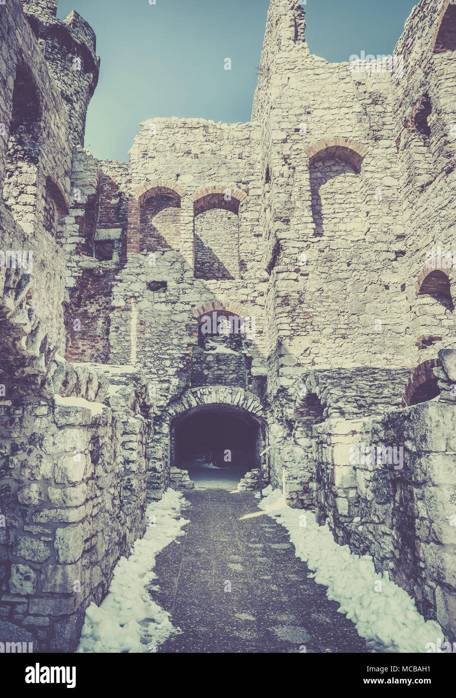L'interno di Ogrodzieniec castello medievale in Polonia Foto Stock
