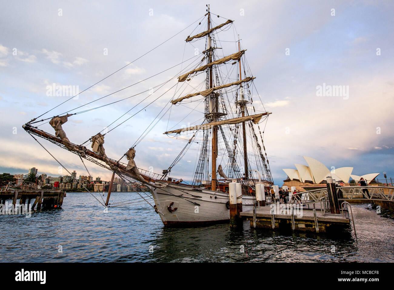 Australia: Sydney paesaggio dal Sydney Harbour guardando l'Opera House foto: Alessandro Bosio/Alamy Foto Stock
