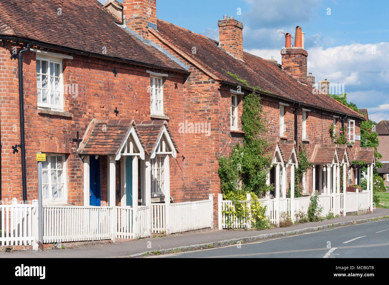 Periodo di casette a schiera, Hedgerley Lane, vecchio Beaconsfield, Buckinghamshire, Inghilterra, Regno Unito Foto Stock