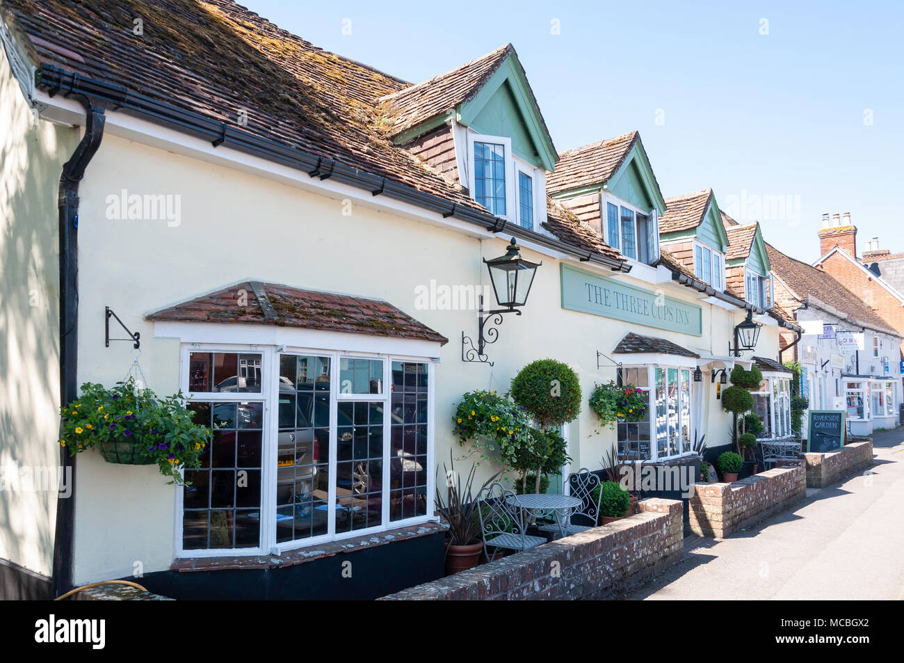 Xv secolo i tre tazze Inn, High Street, Stockbridge, Hampshire, Inghilterra, Regno Unito Foto Stock