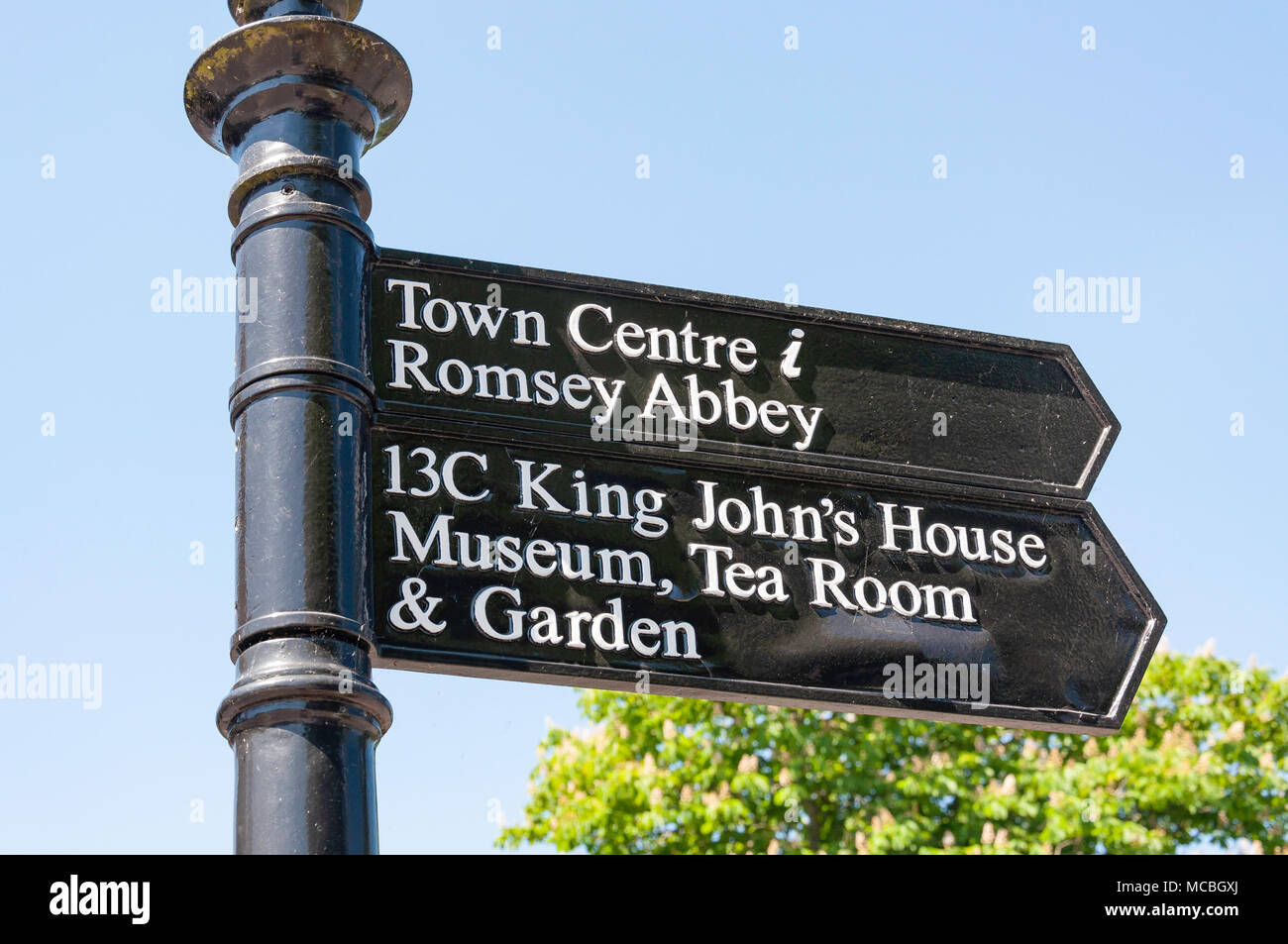 Attrazione di Romney signpost, Broadwater Road, Hampshire, Inghilterra, Regno Unito Foto Stock