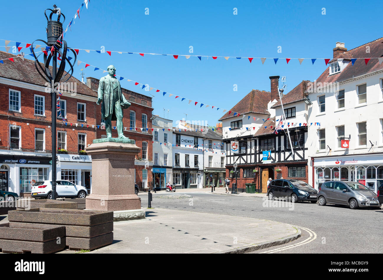 Statua di Lord Palmerston, Market Place, Romsey, Hampshire, Inghilterra, Regno Unito Foto Stock