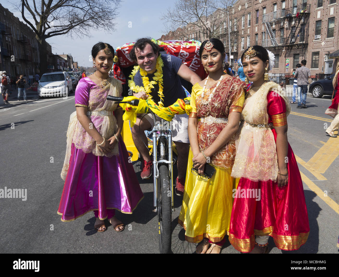 Bengali Anno Nuovo Festival e la parata in 'Piccolo Bangladesh " sezione di Kensington a Brooklyn, NY, 2018. Foto Stock