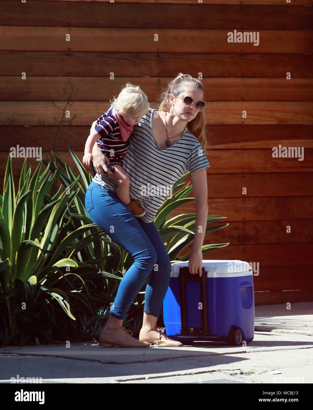 Teresa Palmer prende i suoi figli alla Garderie dotate: Teresa Palmer, Foresta Salvia Palmer dove: Los Angeles, California, Stati Uniti quando: 15 Mar 2018 Credit: WENN.com Foto Stock