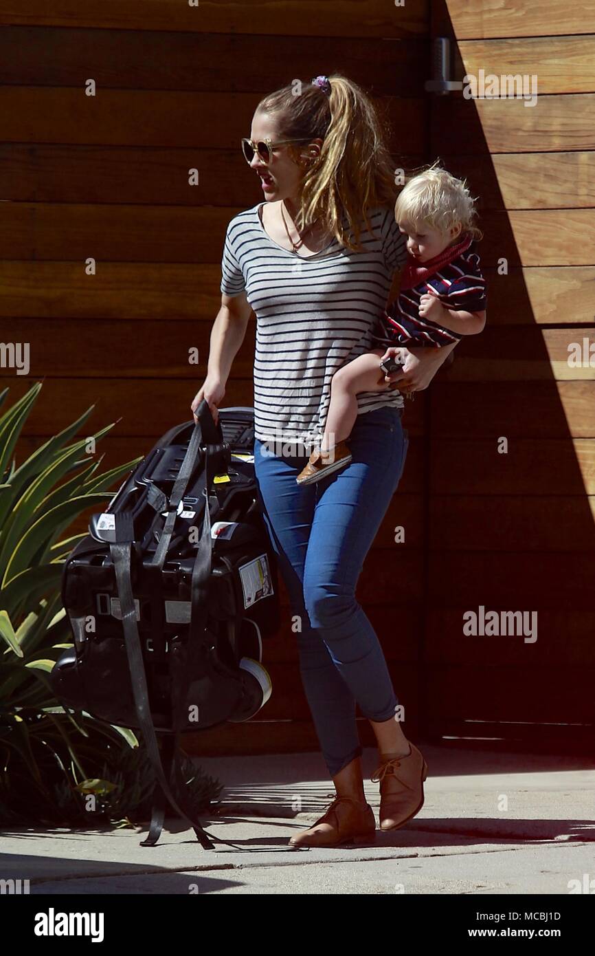 Teresa Palmer prende i suoi figli alla Garderie dotate: Teresa Palmer, Foresta Salvia Palmer dove: Los Angeles, California, Stati Uniti quando: 15 Mar 2018 Credit: WENN.com Foto Stock