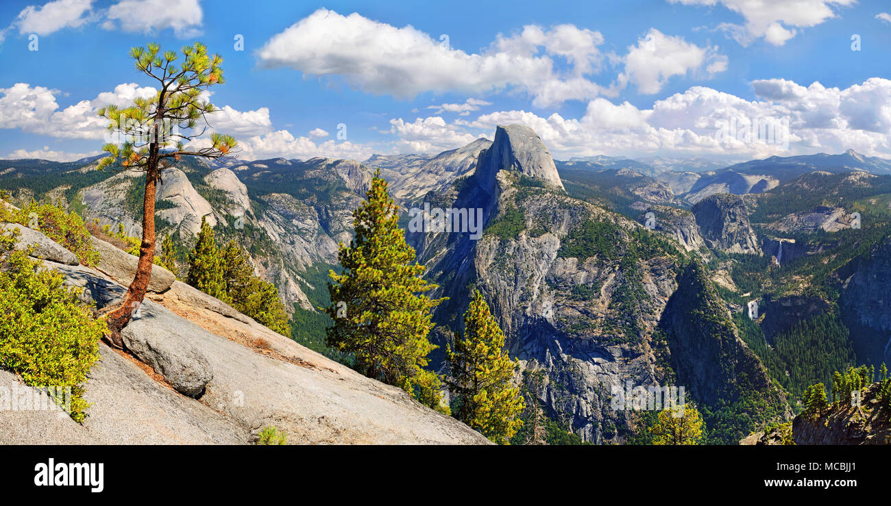 Panorama, punto ghiacciaio con la vista della valle di Yosemite con mezza cupola, caduta primaverile e Nevada Fall, punto Clacier Foto Stock
