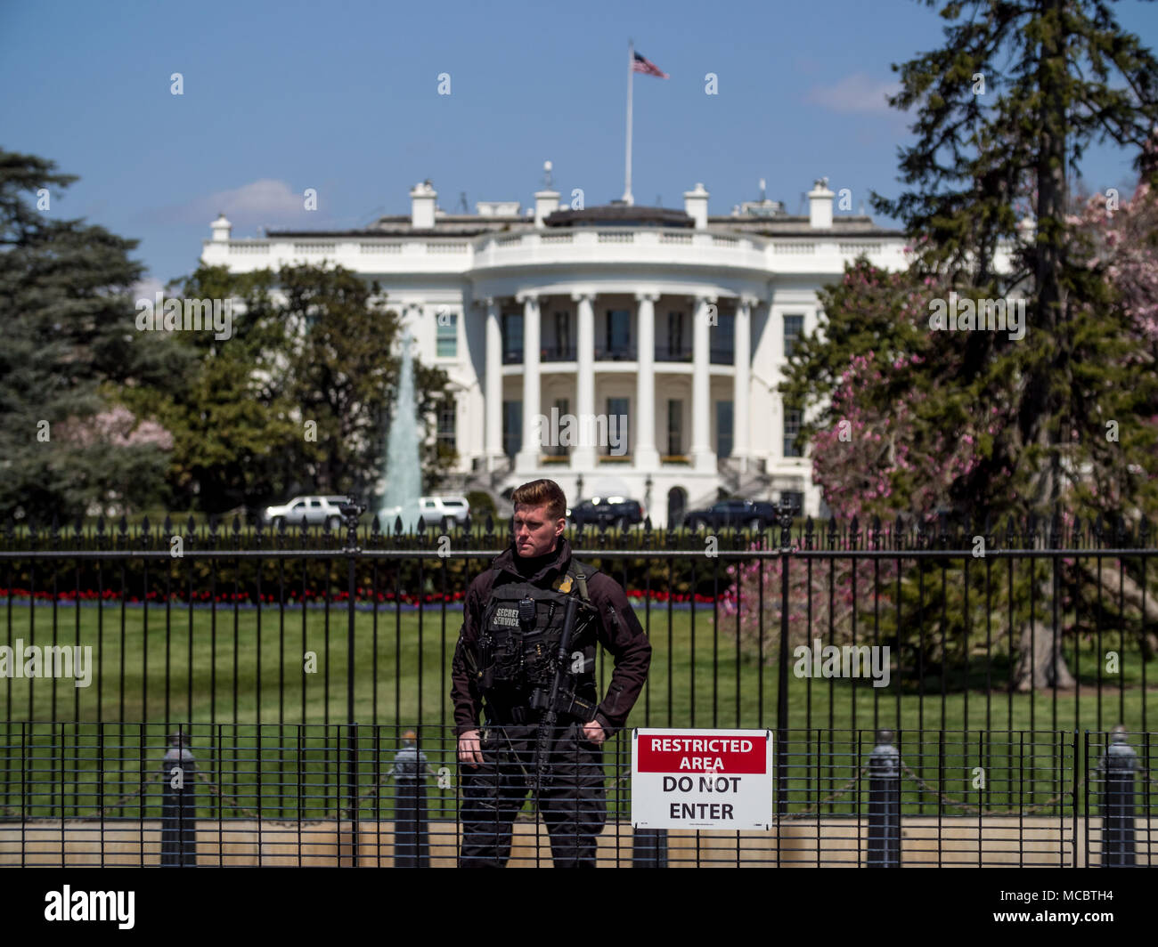 Agente dei servizi segreti di guardia alla casa bianca in Wahsington D.C. Foto Stock