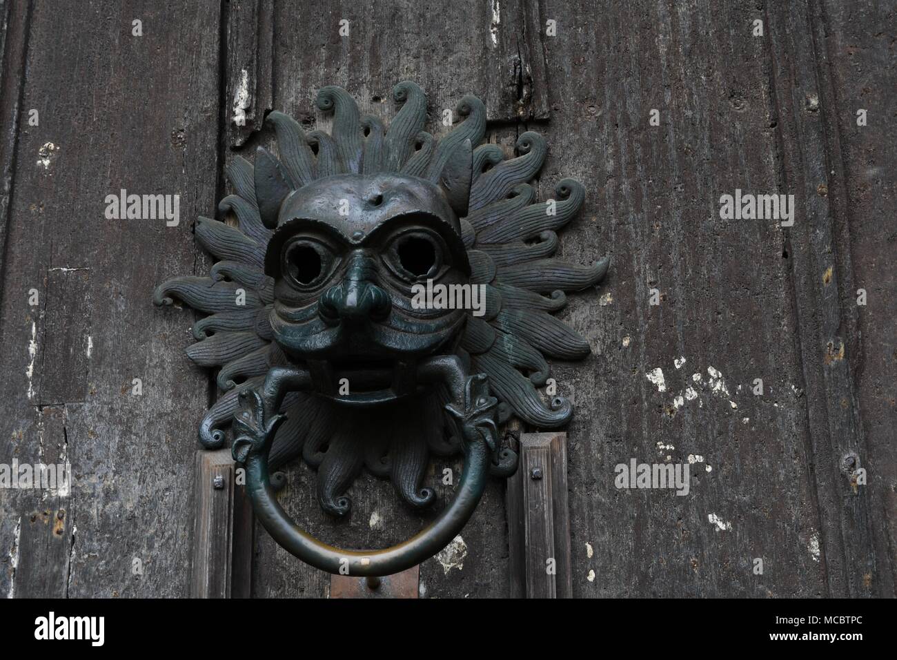 Il Santuario respingente sulla porta principale per la Cattedrale di Durham Foto Stock