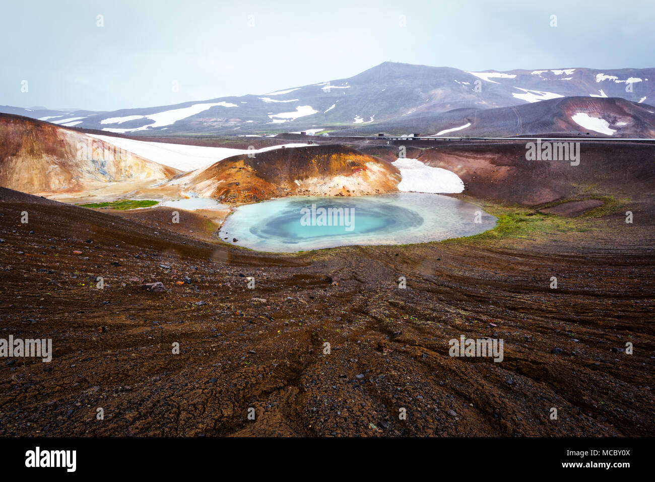 Acido lago caldo nella valle geotermale Foto Stock