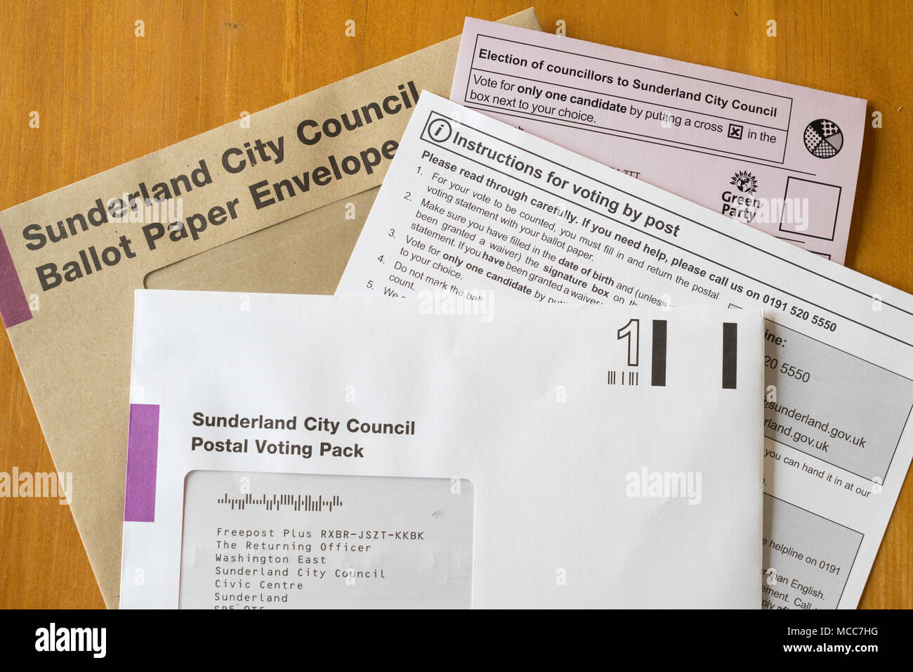Ballottaggio postale o di votare i moduli dal Sunderland City Council, England, Regno Unito Foto Stock