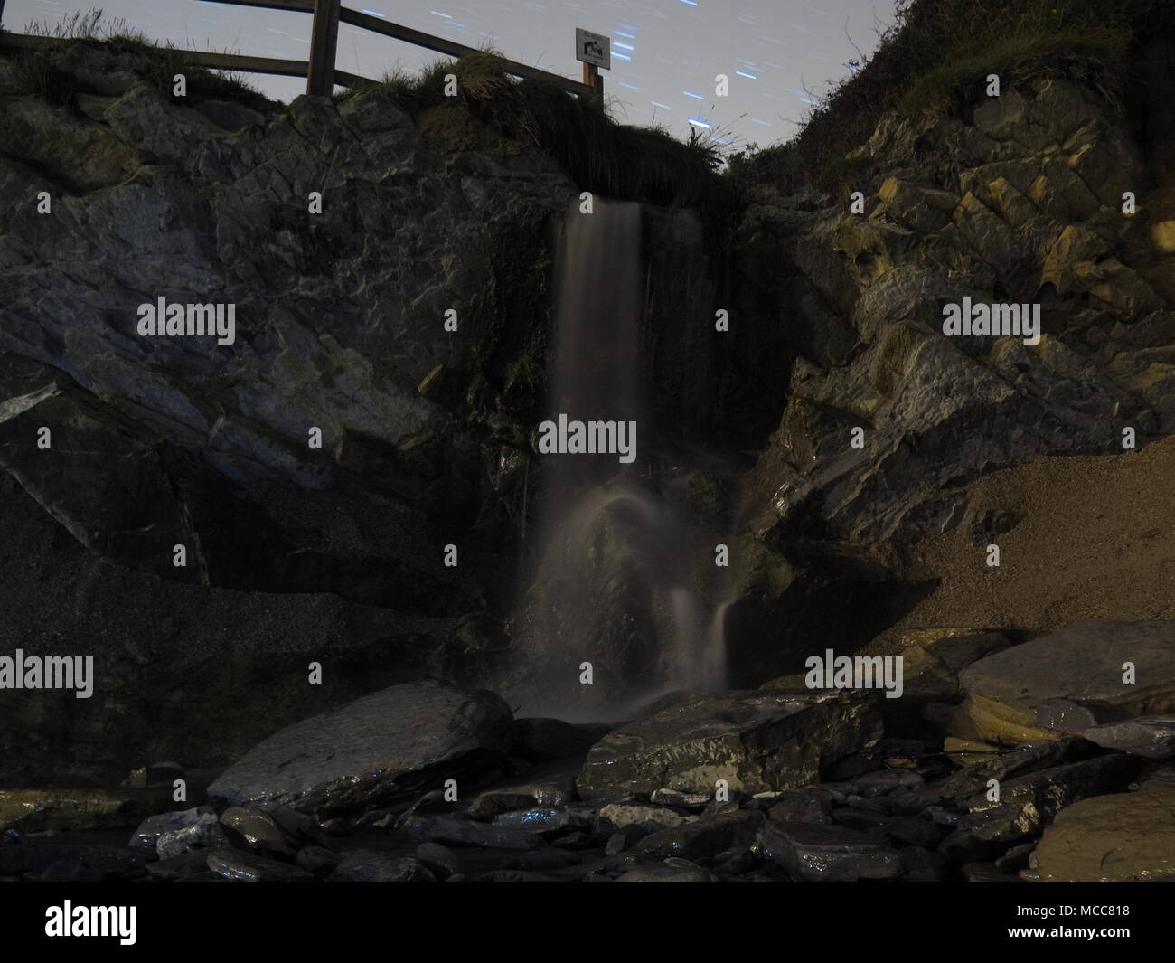 La cascata di notte Foto Stock