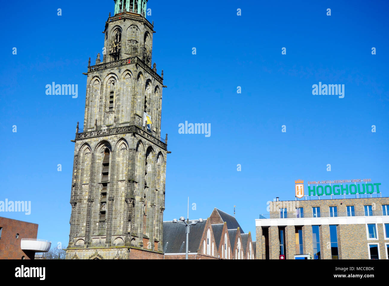 Martinitoren (torre Martini) nel centro della città di Groningen nei Paesi Bassi. Foto Stock