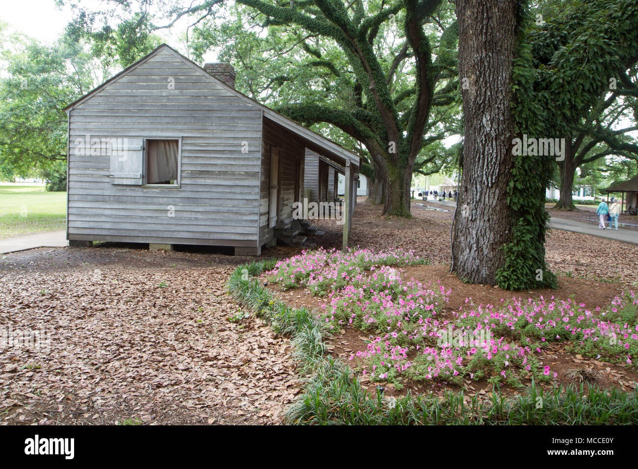 Quarti slave di Oak Alley Plantation antebellum mansion accanto al fiume Mississippi in Vacherie, Louisiana, Stati Uniti d'America. Foto Stock