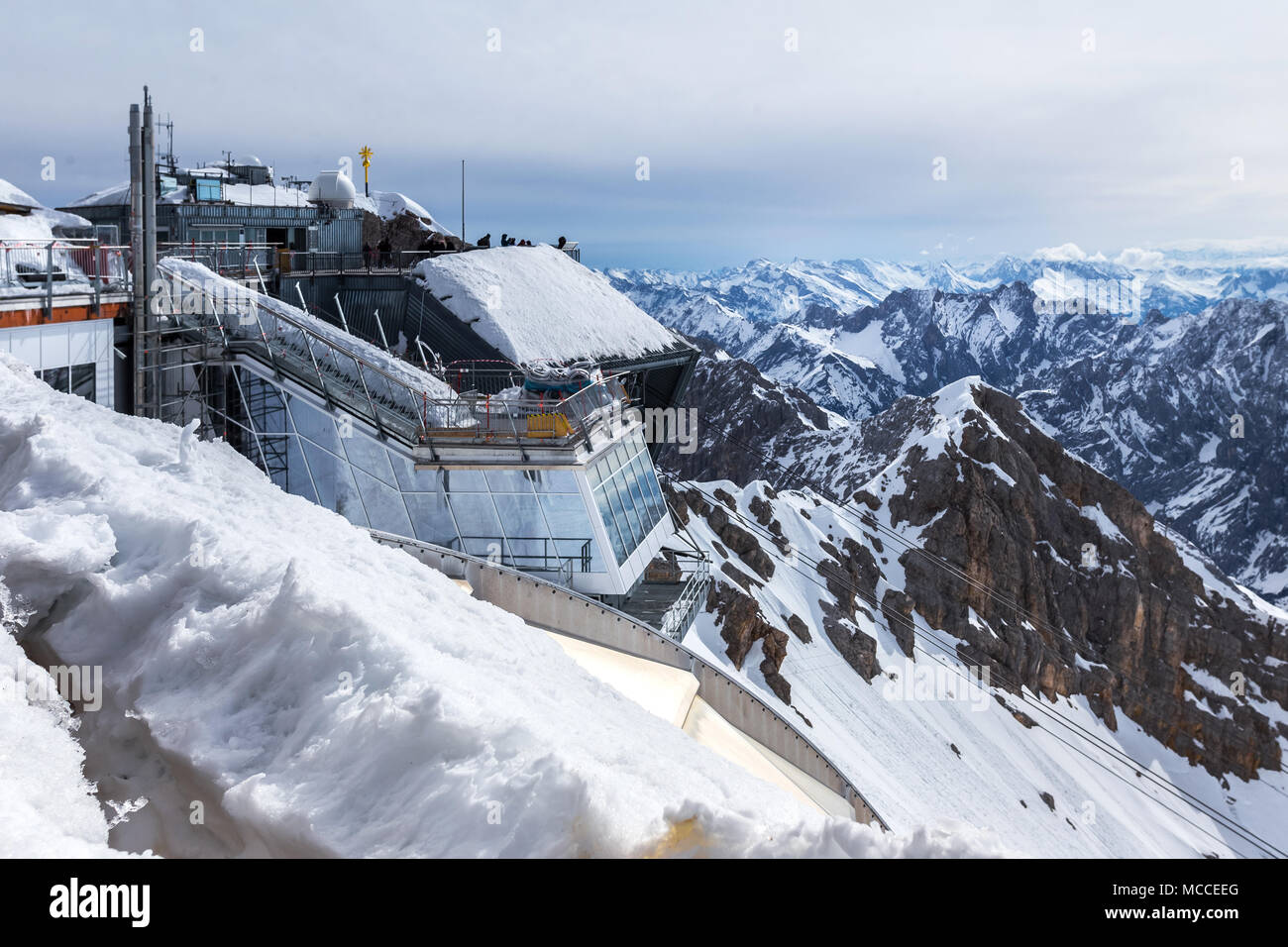 Montagna zugspitze peak stazione delle Alpi tedesche in inverno Foto Stock