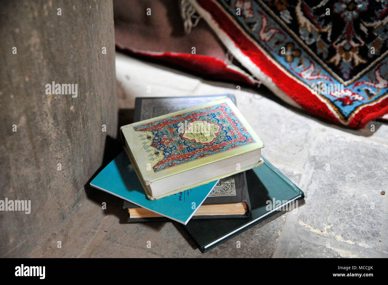 Corano a Majed-e Emam, Imam moschea, Isfahan, Iran - impostazione interna Foto Stock