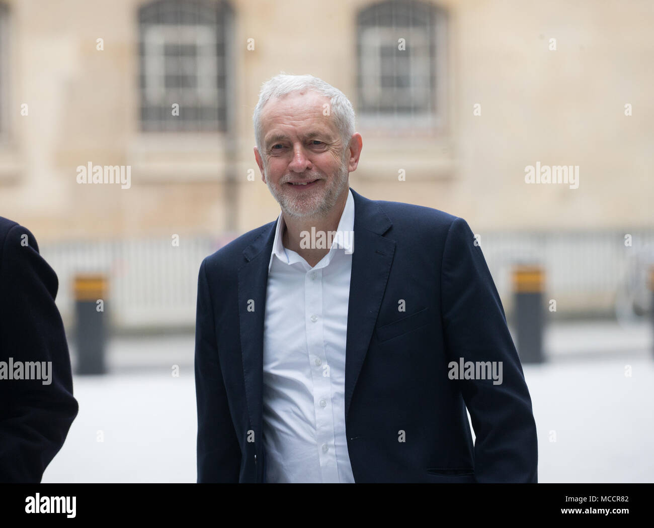 Leader laburista, Jeremy Corbyn, arriva per 'l'Andrew Marr Show' presso la BBC studios. Egli ha parlato delle sue opinioni sulla Siria Foto Stock