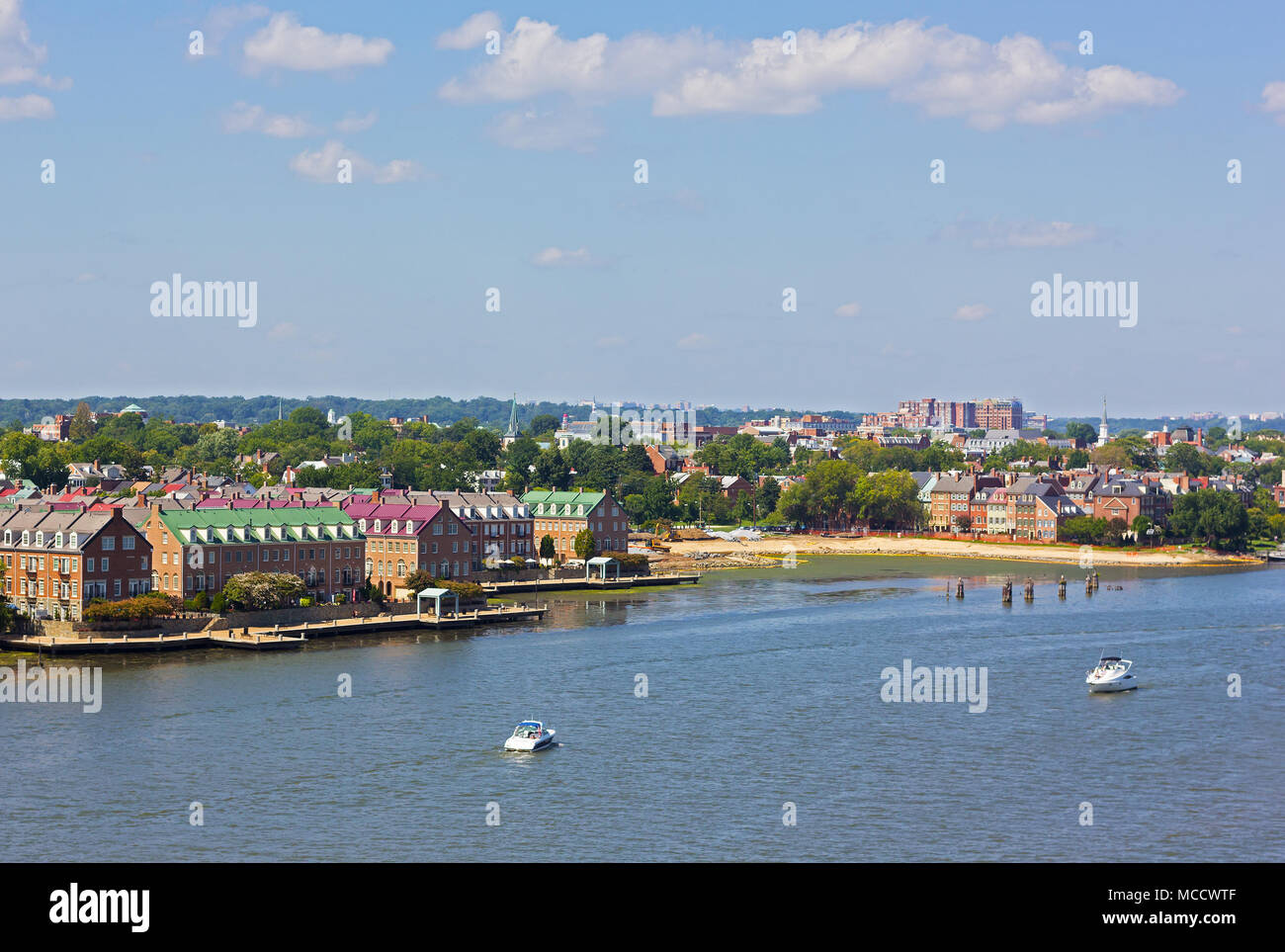 Una vista panoramica sulla Città Vecchia di Alexandria dal fiume Potomac, Virginia, Stati Uniti d'America. Un fiume waterfront di designati a livello nazionale storico distretto di inizio Foto Stock