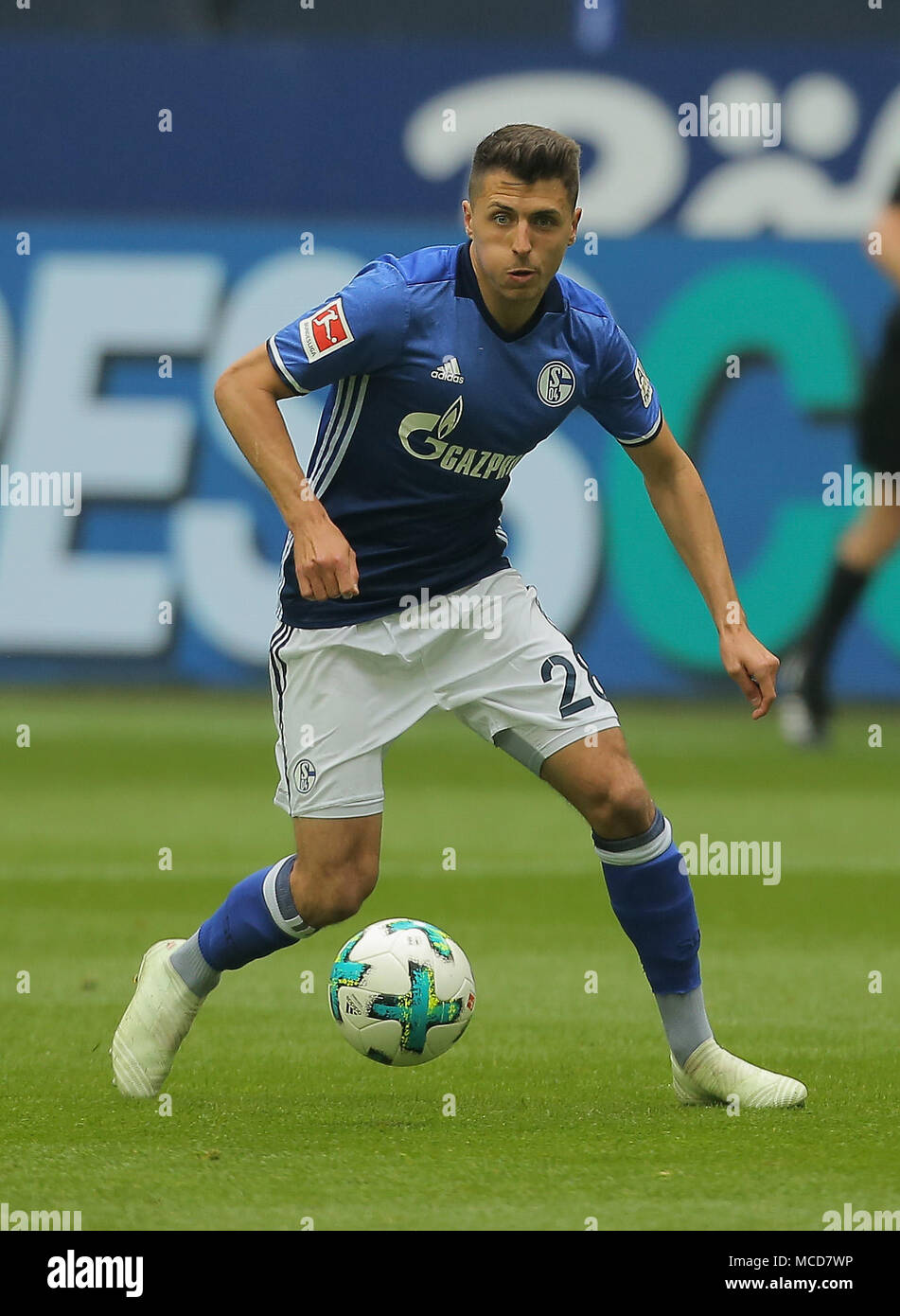Gelsenkirchen, Germania 15 aprile 2018, Bundesliga giornata 30, FC Schalke 04 vs BV Borussia Dortmund: Alessandro Andre Schoepf (Schalke) in azione. Credito: Juergen schwarz/Alamy Live News Foto Stock