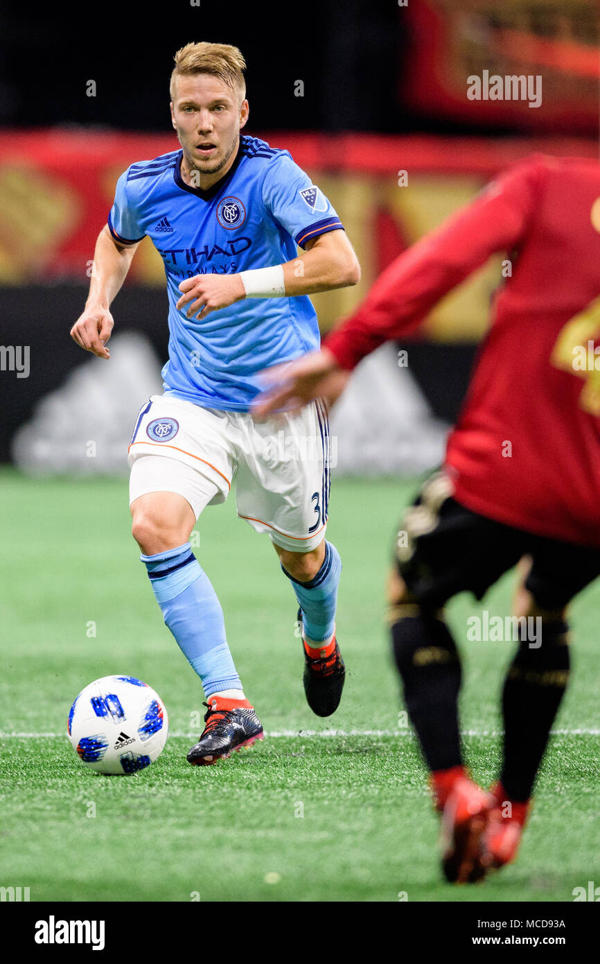 Atlanta, GA, Stati Uniti d'America. Aprile 15, 2018. New York City defender Anton Tinnerholm (3) durante la sequenza di lunghezza massima MLS partita di calcio tra New York City FC e Atlanta uniti al Mercedes-Benz Stadium di domenica 15 aprile, 2018 in Atlanta, GA. Giacobbe Kupferman/CSM Credito: Cal Sport Media/Alamy Live News Foto Stock