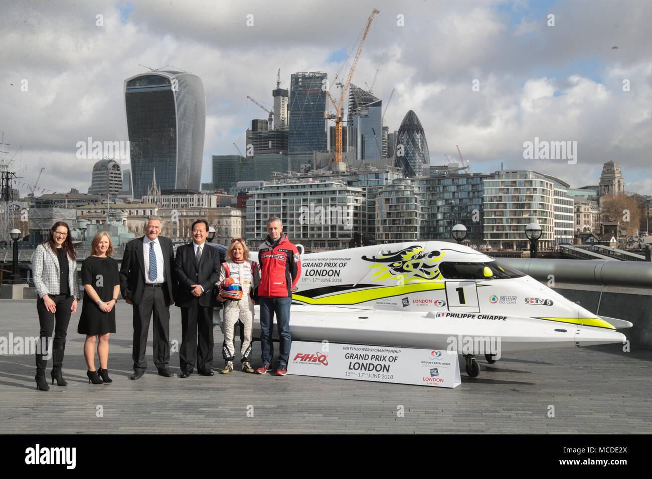 Londra REGNO UNITO 16 aprile 2018 Marit Stromoy norvegese powerboat professionale conducente e in assoluto la prima donna a vincere un Campionato del Mondo di Formula 1 Grand Prix in Sharjah Emirati Arabi Uniti nel 2015. Philippe Chiappe - professionista francese powerboat driver per CTIC F1 Shenzhen China Team e solo uno dei tre piloti di rivendicazione di una hat-trick del Campionato del Mondo di Formula 1 titoli (2014, 2015 & 2016). La sig.ra Jules Chappell OBE - Managing Director di business a Londra & Partners, th Credit: Paolo Quezada-Neiman/Alamy Live News Foto Stock