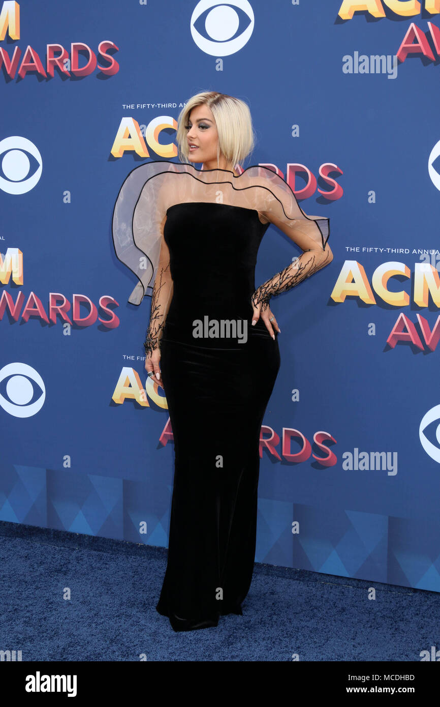 Las Vegas, NV, Stati Uniti d'America. Xv Apr, 2018. Bebe Rexha della 53Accademia di musica country assegna al MGM Grand Garden Arena il 15 aprile 2018 a Las Vegas, Nevada Credit: MediaPunch Inc/Alamy Live News Foto Stock