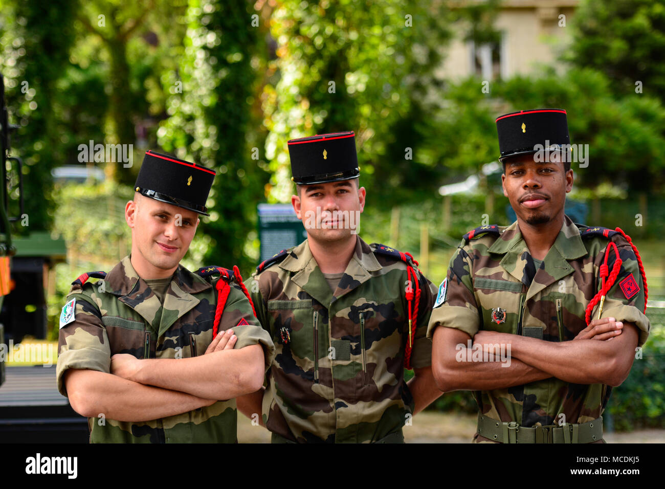 I membri delle forze armate francesi durante il giorno della Bastiglia di Parigi Foto Stock