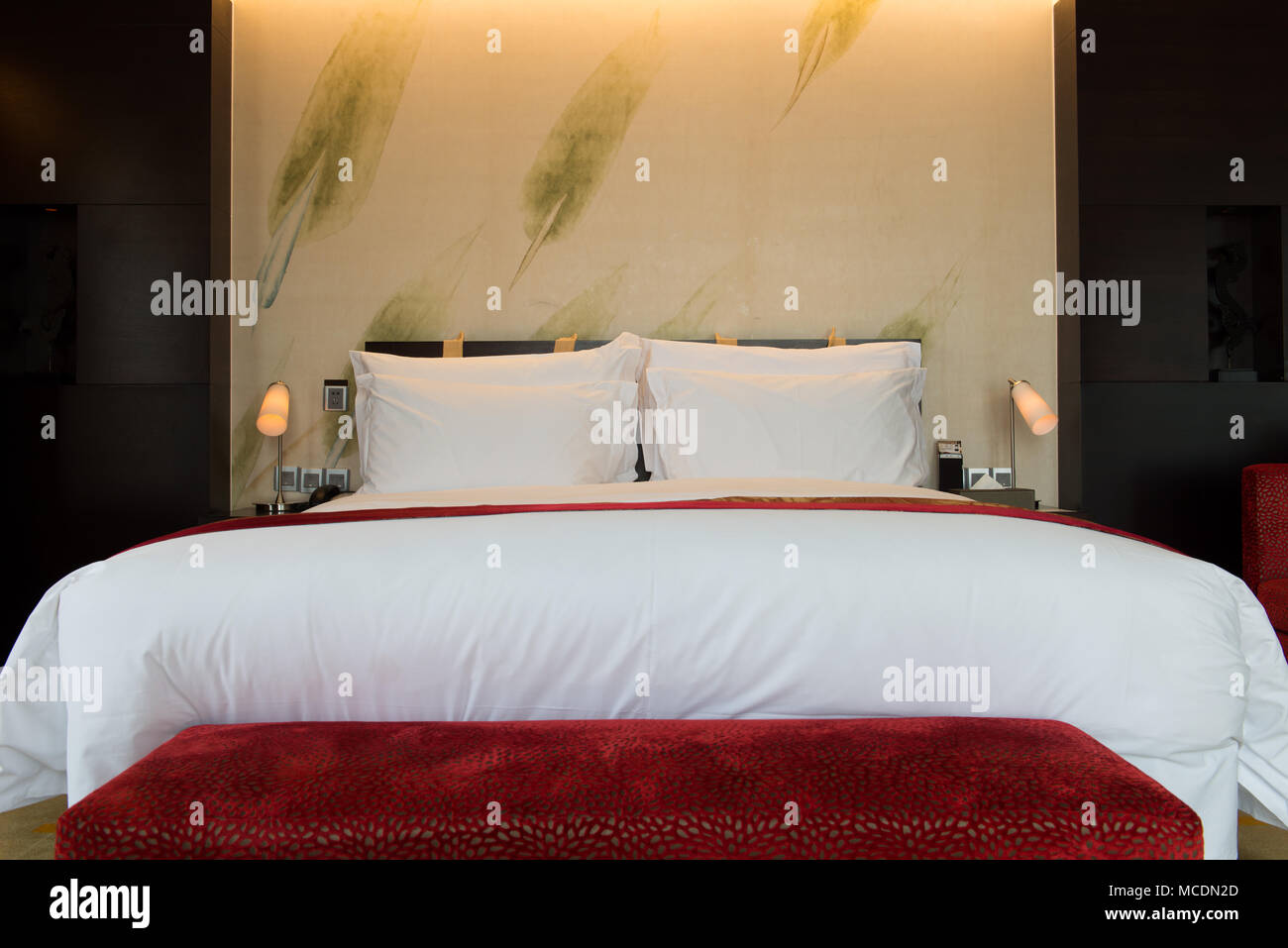Immagine di comodi cuscini e il letto Foto Stock