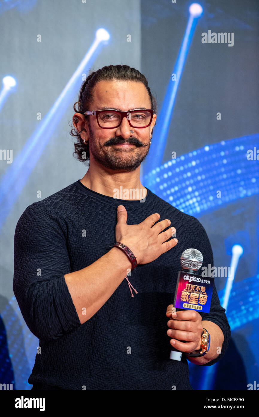 HONG KONG, CINA - 15 Aprile 2018: Segreto Superstar movie launch.Indian superstar attore AAMIR KHAN (nella foto), si unisce a co-star Zaira Wasim in riunione ho Foto Stock