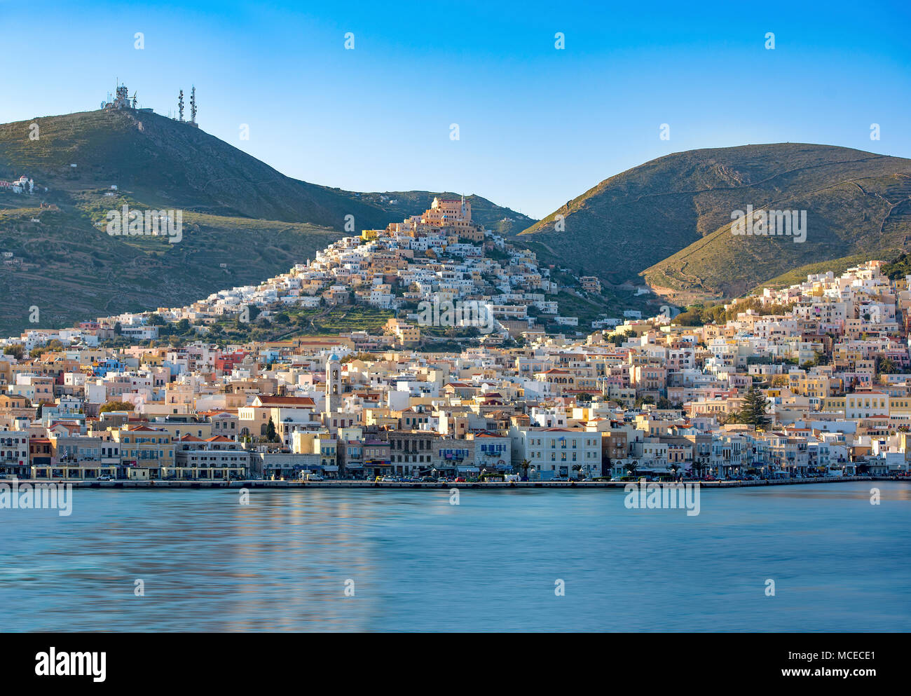 Vista panoramica della città SIROS, CICLADI, Grecia Foto Stock