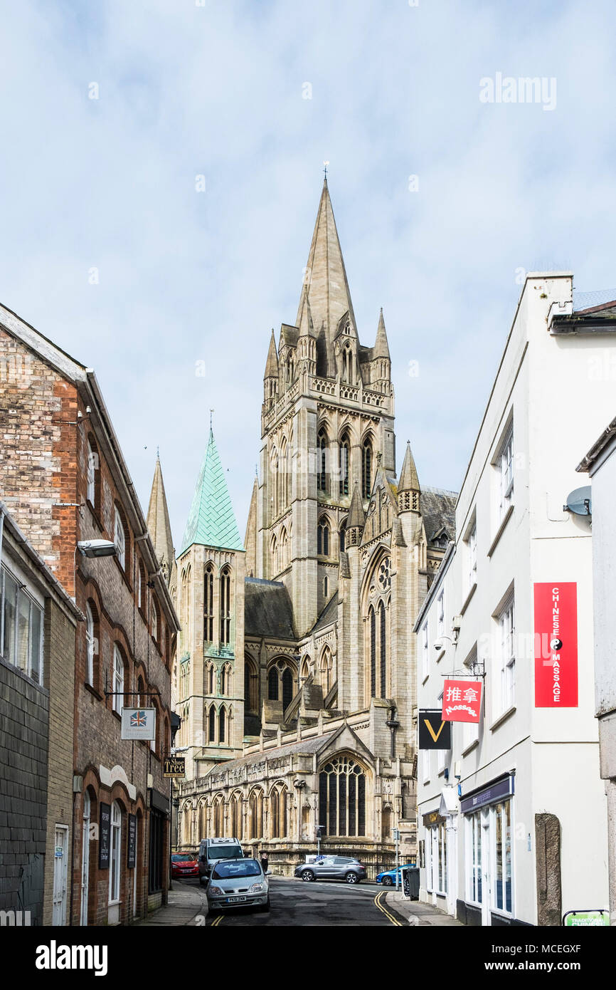 Una scena di strada nella città di Truro in Cornovaglia. Foto Stock